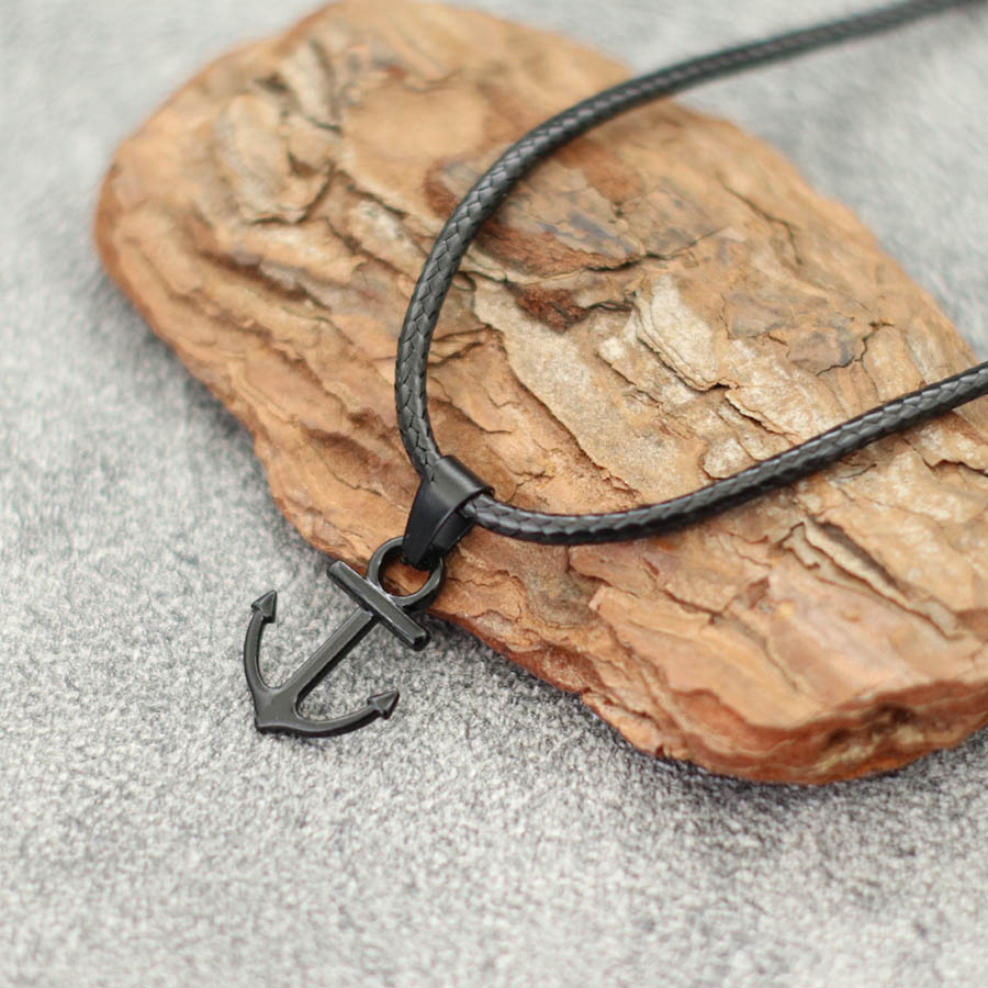 Collar con colgante de timón d - Battle Rope Anchor reseña y precio