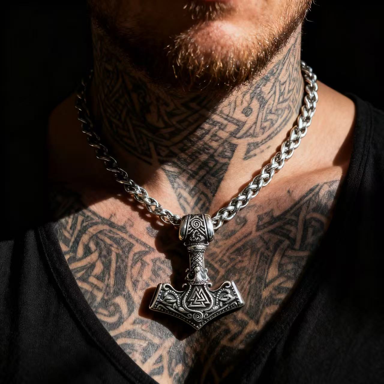 Collar con colgante de Mjolnir - Battle Rope Anchor reseña y precio